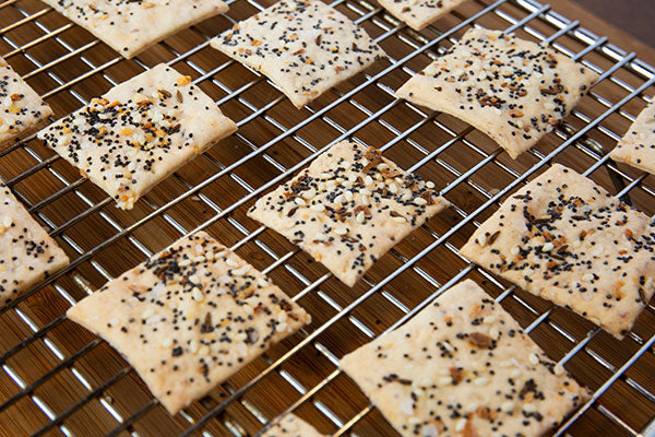 EVERYTHING BAGEL CRACKERS – Liten Spire